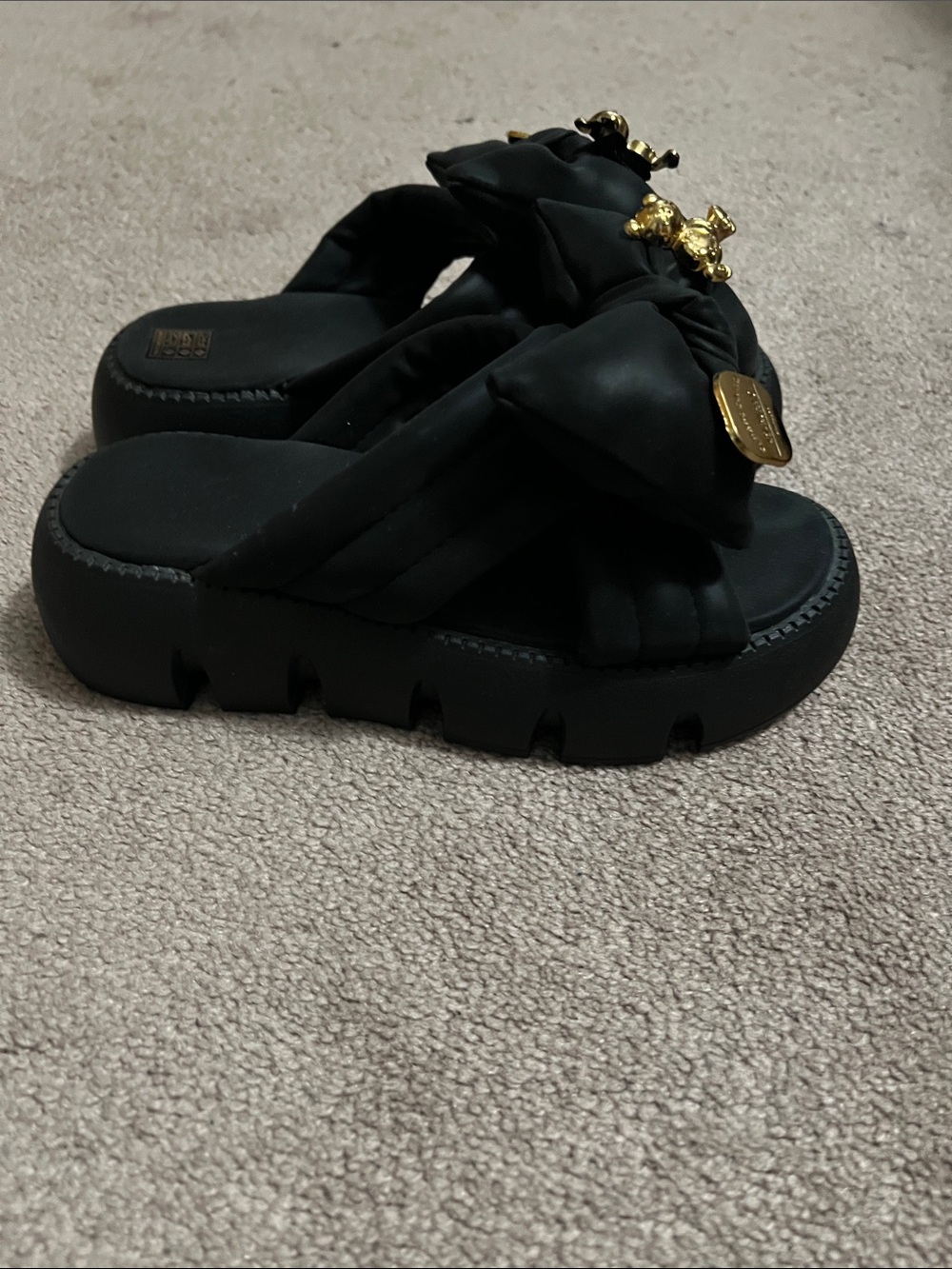 Slip on chunky squishy cloud foam Bear fashion sandals gold/black 6.5 women’s - Picture 5 of 8